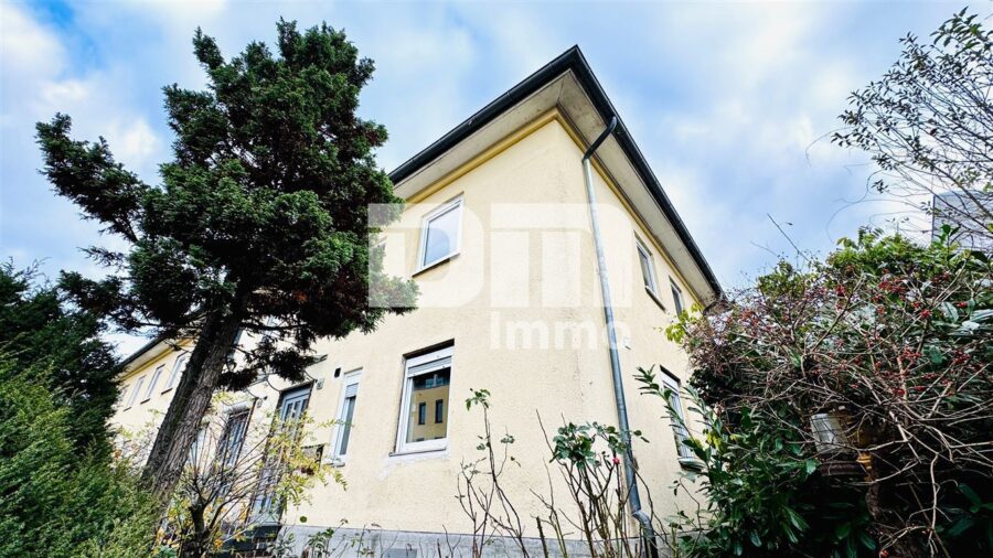 Modernisiertes Reihenendhaus mit Garten in gesuchtem Wohnquartier - Seitenansicht
